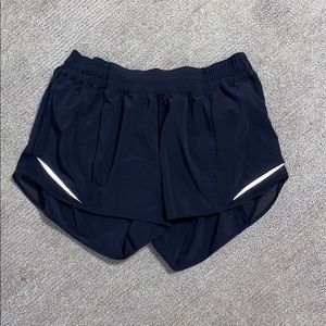 size 10 4 inch lululemon hotty hot shorts